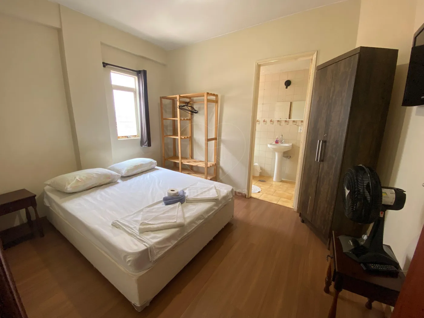 Alugar Apartamento / Padrão em Londrina R$ 1.300,00 - Foto 3