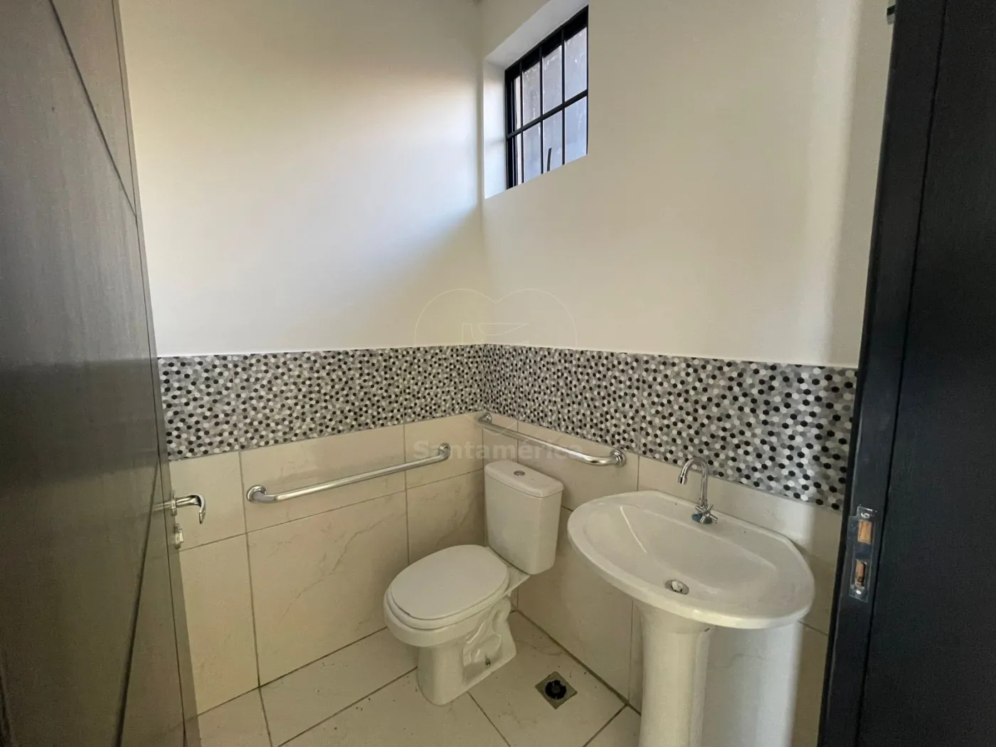 Loja comercial com porta de vidro para locação em Londrina, região Leste Alugar Comercial / Loja em Londrina R$ 2.000,00 - Foto 5