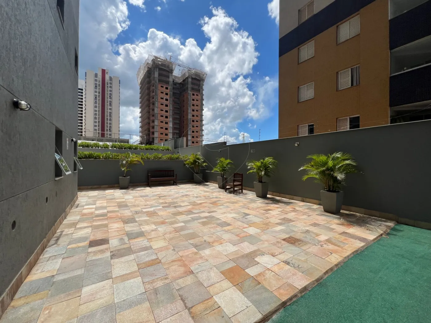 Apartamento com 2 quartos para alugar na Região Sul de Londrina no Edifício Crystal Alugar Apartamento / Padrão em Londrina R$ 3.500,00 - Foto 32