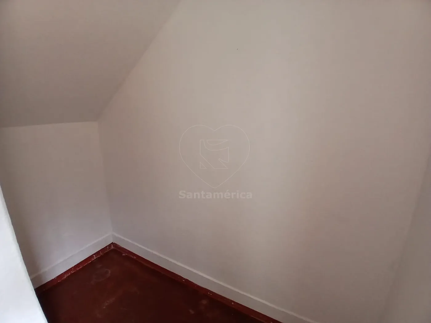 Sobrado de fundos na Região Central de Londrina para alugar no Centro com 2 quartos Alugar Casa / Padrão em Londrina R$ 1.300,00 - Foto 6