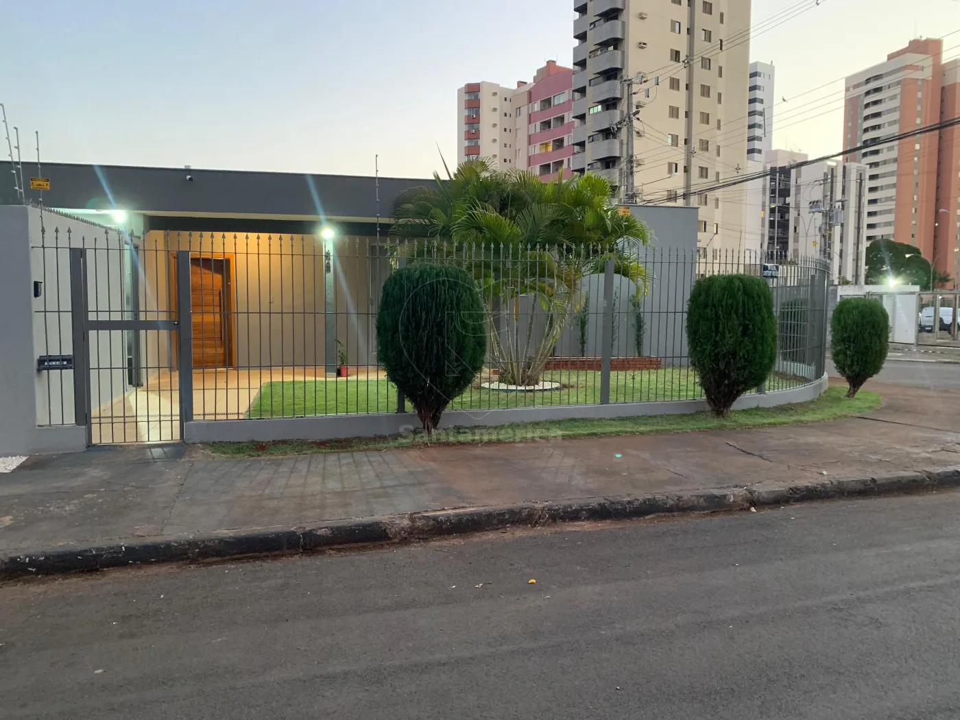Casa para alugar no bairro Campo Belo com 4 quartos na Região Oeste de Londrina Alugar Casa / Padrão em Londrina R$ 5.900,00 - Foto 1