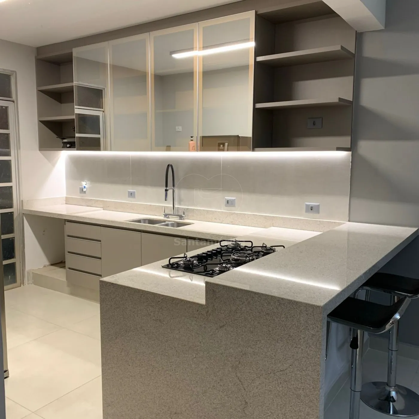 Casa para alugar com 4 quartos na Região Oeste de Londrina no bairro Campo Belo Alugar Casa / Padrão em Londrina R$ 5.900,00 - Foto 8