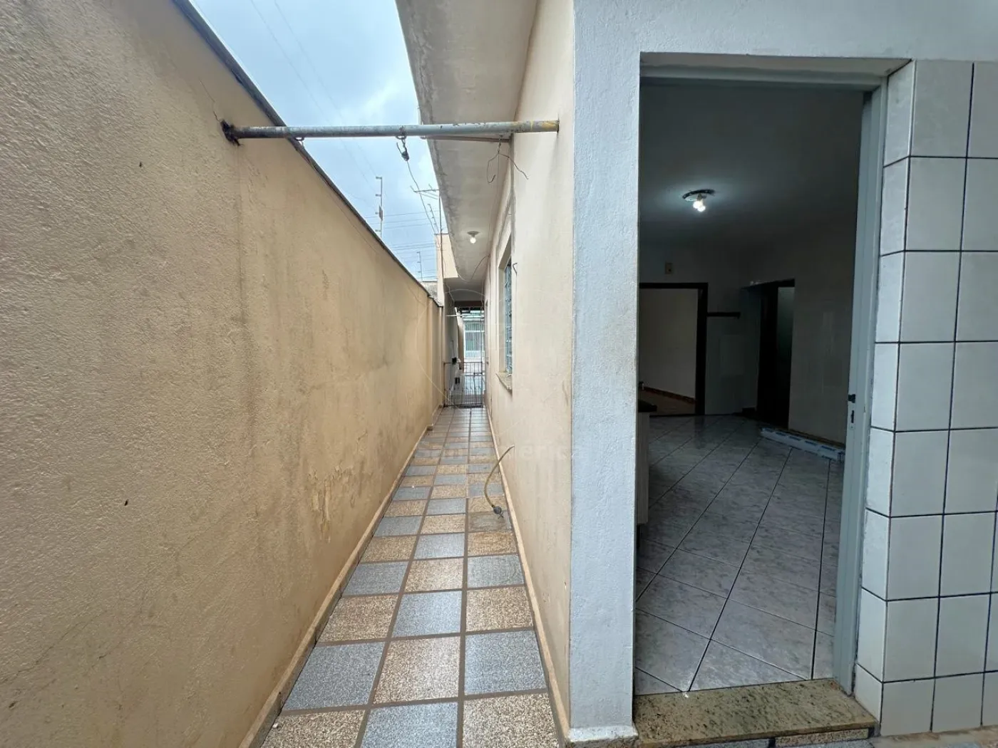 Casa para alugar na Região Norte de Londrina com 4 quartos no bairro João Paz Alugar Casa / Padrão em Londrina R$ 2.200,00 - Foto 17