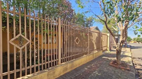 imagem 2 - Casa com edícula para alugar ou vender no Jardim Oriente, região Leste de Londrina com 4 quartos sendo 1 suíte. imagem 2 - Casa com edícula para alugar ou vender no Jardim Oriente, região Leste de Londrina com 4 quartos sendo 1 suíte.