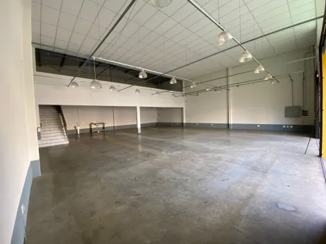 imagem 2 - Imóvel comercial amplo com pé direito alto para alugar no Centro de Londrina imagem 2 - Imóvel comercial amplo com pé direito alto para alugar no Centro de Londrina