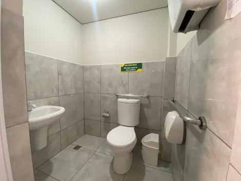 imagem 5 - Imóvel comercial amplo com pé direito alto para alugar no Centro de Londrina imagem 5 - Imóvel comercial amplo com pé direito alto para alugar no Centro de Londrina